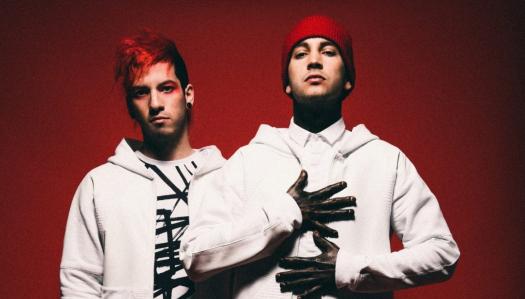 The Ultimate Twenty One Pilots Quiz | Attempts: 1692 - Trivia & Questions