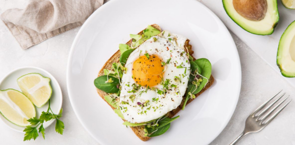 Healthy breakfasts are those that set the body up for the day's activities, therefore a piece Healthy breakfasts are those that set the body up for the day's activities, therefore a piece
